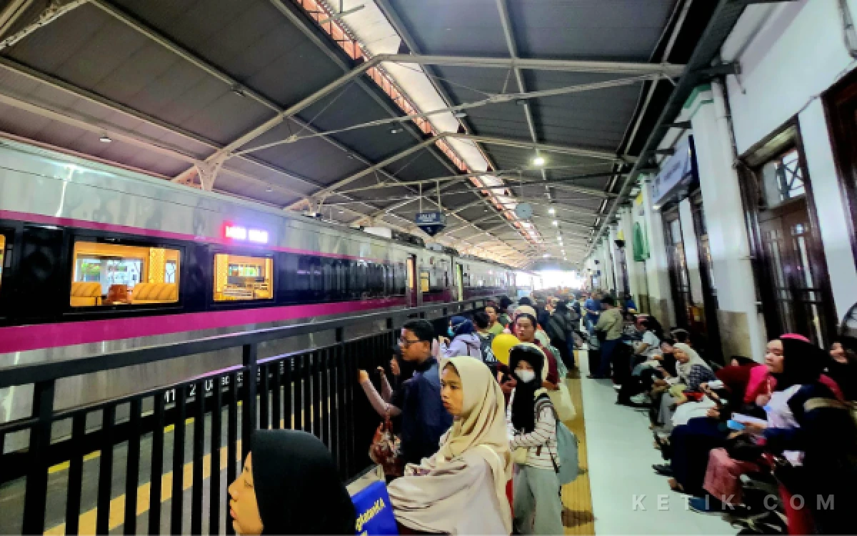 Thumbnail Berita - Perjalanan KA Normal, KAI Daop 8 Surabaya Siap Layani Penumpang Libur Panjang