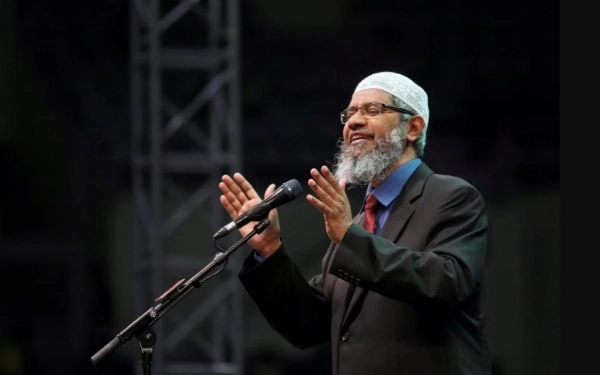 Dijuluki ‘Deedat Plus’, Siapa Sebenarnya Zakir Naik?