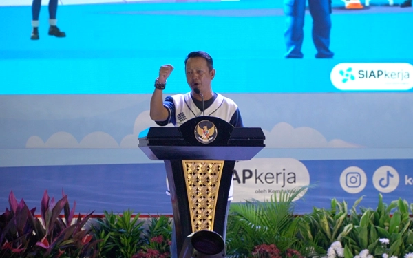 Thumbnail Berita - Kolaborasi Kemnaker dan Pertamina Warnai May Day 2025: Fokus pada Kesejahteraan dan Produktivitas