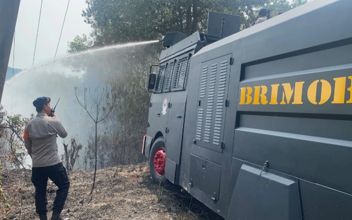 Thumbnail Berita - Polda Kepri Respon Cepat Padamkan Kebakaran Lahan di Galang dan Nongsa