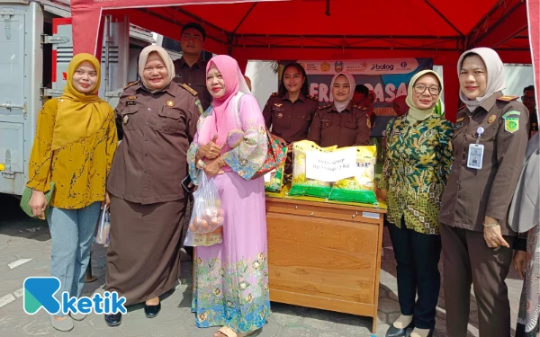 Pasar Murah Kejari Situbondo Diserbu Ratusan Masyarakat