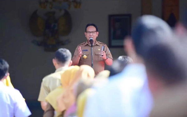 Thumbnail Budi Sarwoto Pimpin Apel Kerja Perdana Sebagai Pjs Bupati Pacitan