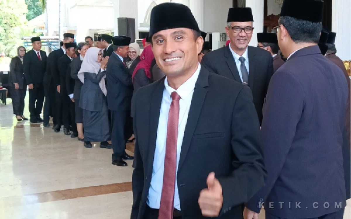 Foto Kepala Disporapar Rudi Setiyawan yang mendapat amanah baru setelah menjalankan tugas sebagai kepala Dinas Perpustakaan dan Kearsipan Kabupaten Sidoarjoi berakhir. (Foto: Fathur Roziq/Ketik.com)