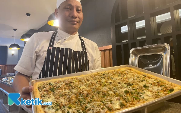 Gurih dan Uniknya Rasa Pizza Pecel di Aston Surabaya