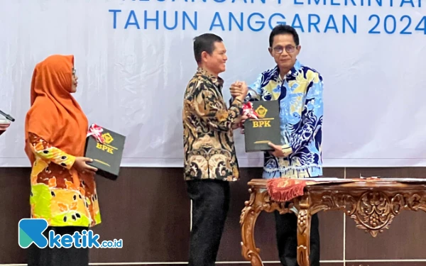 Thumbnail BPK Kembali Beri Hadiah Opini WTP ke Pemkab Halsel Usai Penyerahan LHP 2024