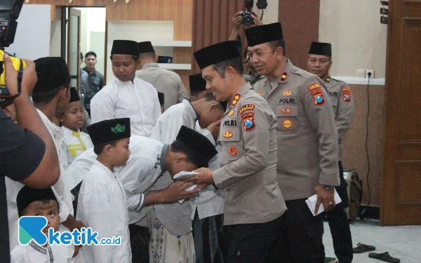Thumbnail Berita - Polres Bondowoso Tingkatkan Spiritual dan Sosial Lewat Pengajian dan Santunan Anak Yatim