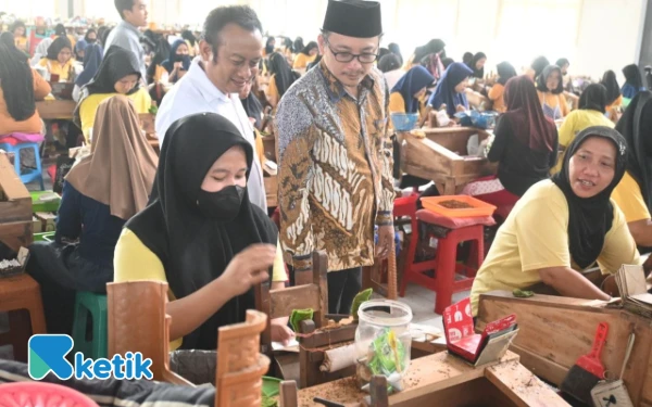 Thumbnail Berita - Cak Udin Pasang Badan Bela Pekerja Rokok Kretek Tangan, Dorong Pemerintah Bikin Regulasi Khusus