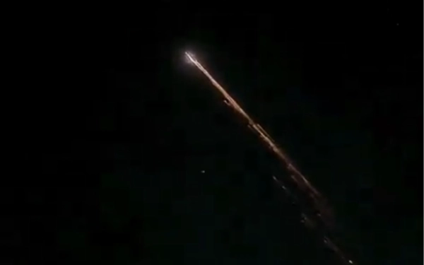 Thumbnail Berita - BRIN Pastikan Objek Terang di Langit Lampung Sampah Antariksa, Bukan Rudal Nyasar Perang Iran