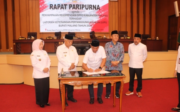 Thumbnail Berita - Gelar Rapat Paripurna, DPRD Kabupaten Malang Beri Catatan Terhadap LKPJ Bupati Sanusi