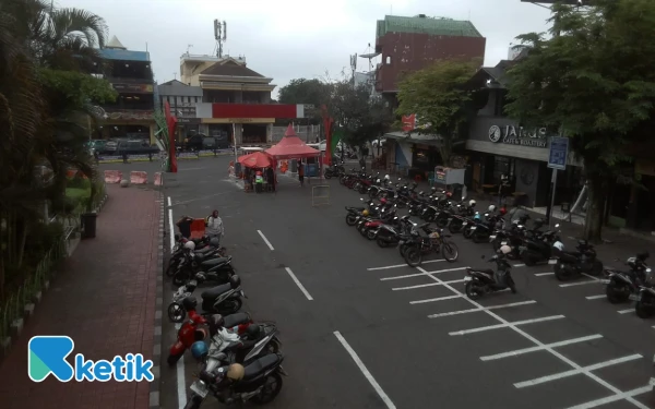 Thumbnail Berita - Kadishub Kebingungan Ditanya Dasar Hukum Ubah Jalan Jadi Tempat Parkir Alun-alun Kota Batu