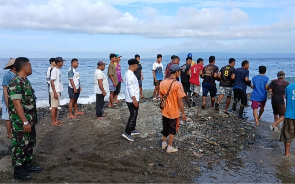 Thumbnail Berita - Pemdes Kubung Libatkan Masyarakat dan TNI Bangun Jembatan Darurat Secara Swadaya