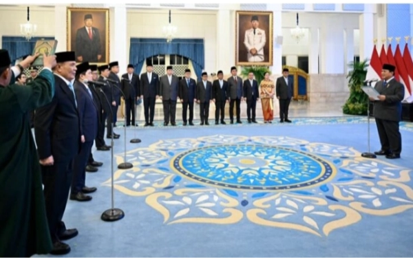 Thumbnail Berita - Presiden Prabowo Lantik Djamari Chaniago Jadi Menko Polkam, Erick Thohir Menpora