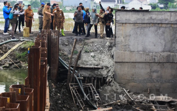 Thumbnail Berita - Bupati Subandi: Proyek Rumah Pompa Kedungpeluk Bantu Atasi Banjir di Tanggulangin