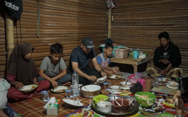 Sepiring Sahur di Lantai Tanah, Janji Din Kallon untuk Istana Rumbia