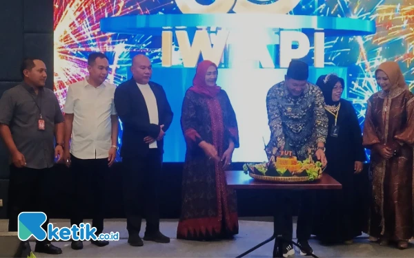 Thumbnail IWAPI Rayakan HUT Ke-50: Plt Bupati Sidoarjo Subandi Ajak Kolaborasi dalam Bisnis dan Sosial