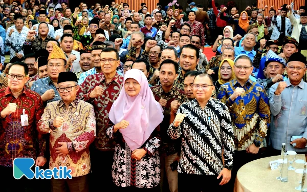 Thumbnail Berita - Terkesan Pelaksanaan TKA 2025 Lancar, Mendikdasmen Apresiasi Khusus Dindik Jatim