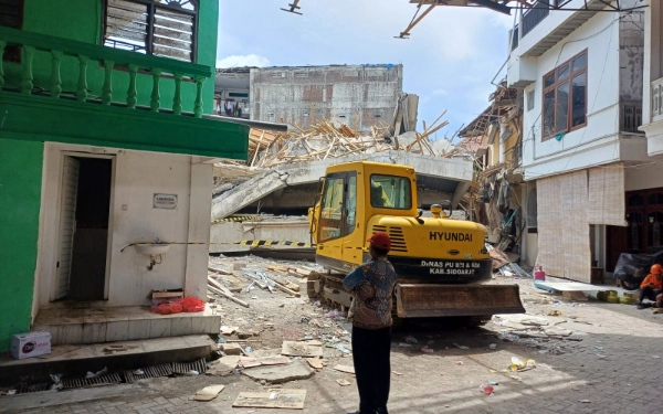 Thumbnail Berita - DPR Desak Audit Menyeluruh Bangunan Pesantren Usai Insiden Al Khoziny