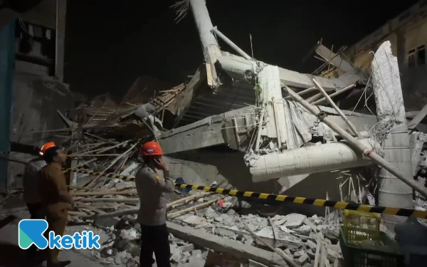 Thumbnail Puluhan Korban Dievakuasi dari Reruntuhan Beton Ponpes Ambruk di Sidoarjo, Sisanya Masih Dicari
