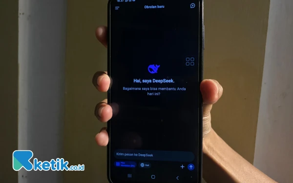 Thumbnail DeepSeek: Aplikasi AI Asal Tiongkok, Rajai Play Store