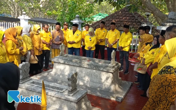 DPD Golkar Jombang Tabur Bunga di TMP, Kenang Jasa Para Pendahulu dalam Peringatan HUT Ke-61
