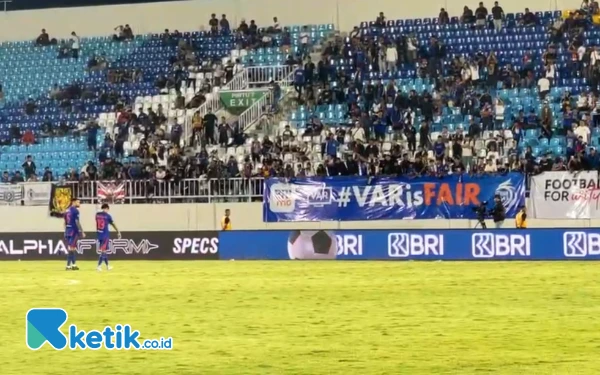 Thumbnail Petaka Kartu Merah Al Farizi Arema FC Dikalahkan Persik 0-3, Kutukan Kanjuruhan?