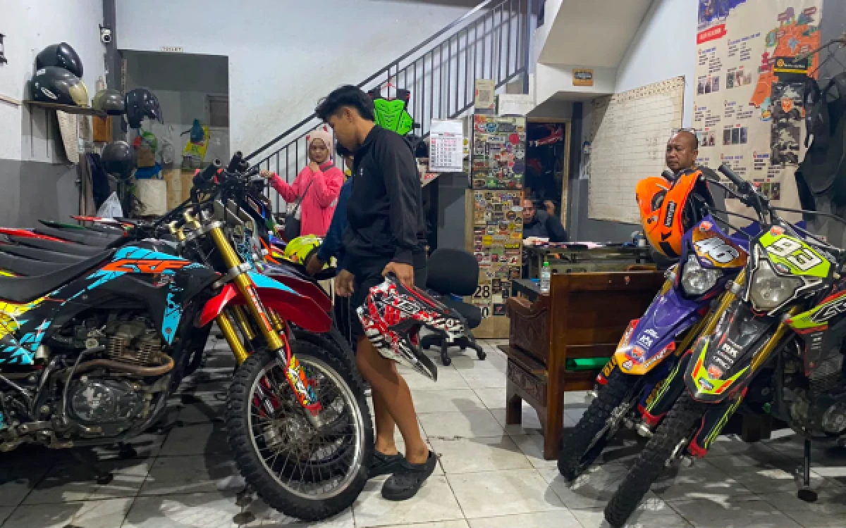 Thumbnail Berita - Libur Sekolah Jadi Berkah, Rental Motor Trail di Malang Laris Manis