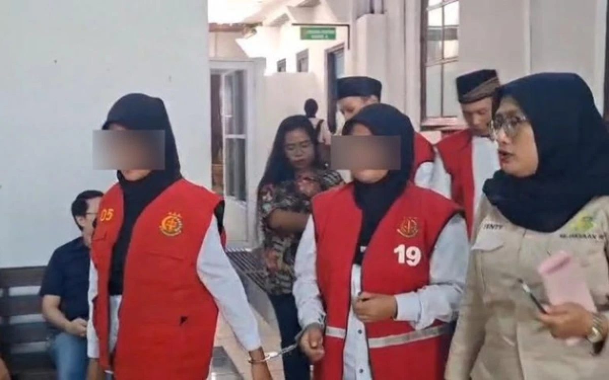 Thumbnail Berita - Dua PSK asal Bekasi Diadili usai Layani Threesome Rp3 Juta di Surabaya, Pelanggan Tak Dijerat