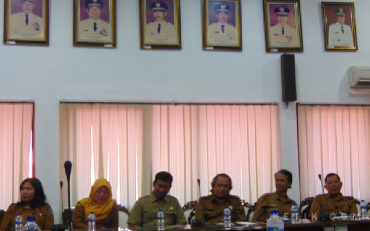 Thumbnail Berita - Pemkab Sidoarjo Gencarkan Efisiensi Anggaran, Rapat Dinas Disiapi Air Putih