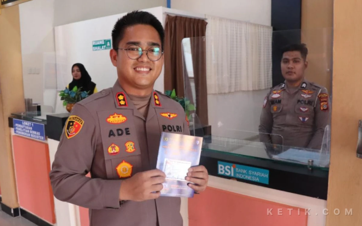 Thumbnail Berita - Kapolres Abdya Ikut Ujian Praktik SIM, Buktikan Aturan Berlaku untuk Semua