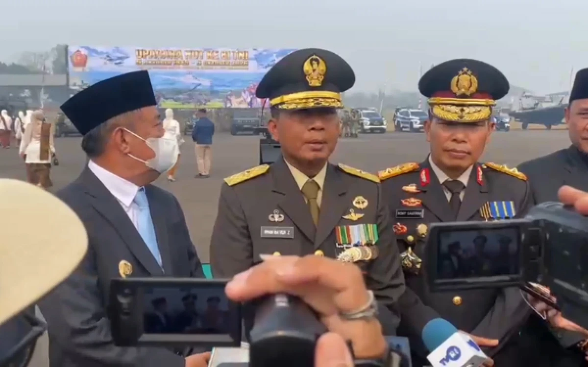 Foto Kepala Staf Kodam (Kasdam) II/Sriwijaya Brigjen TNI Iwan Ma’ruf Zainudin dalam upacara peringatan Hari Ulang Tahun (HUT) ke-81 di Apron Bravo Lanud Sri Mulyono Herlambang (SMH) Palembang, Senin 5 Oktober 2026 (Foto : Yola/Ketik.com)