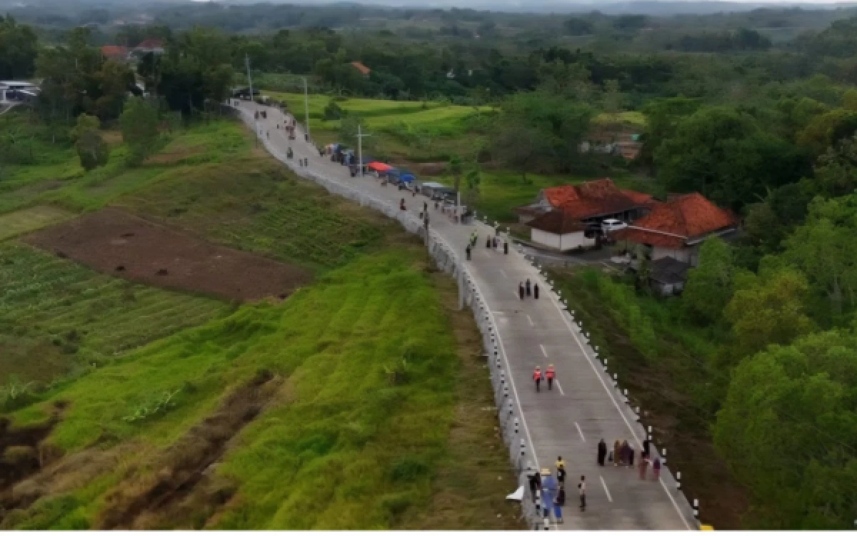 Thumbnail Berita - Prabowo: Jalan yang Terhubung Baik Tekan Biaya Logistik Nasional
