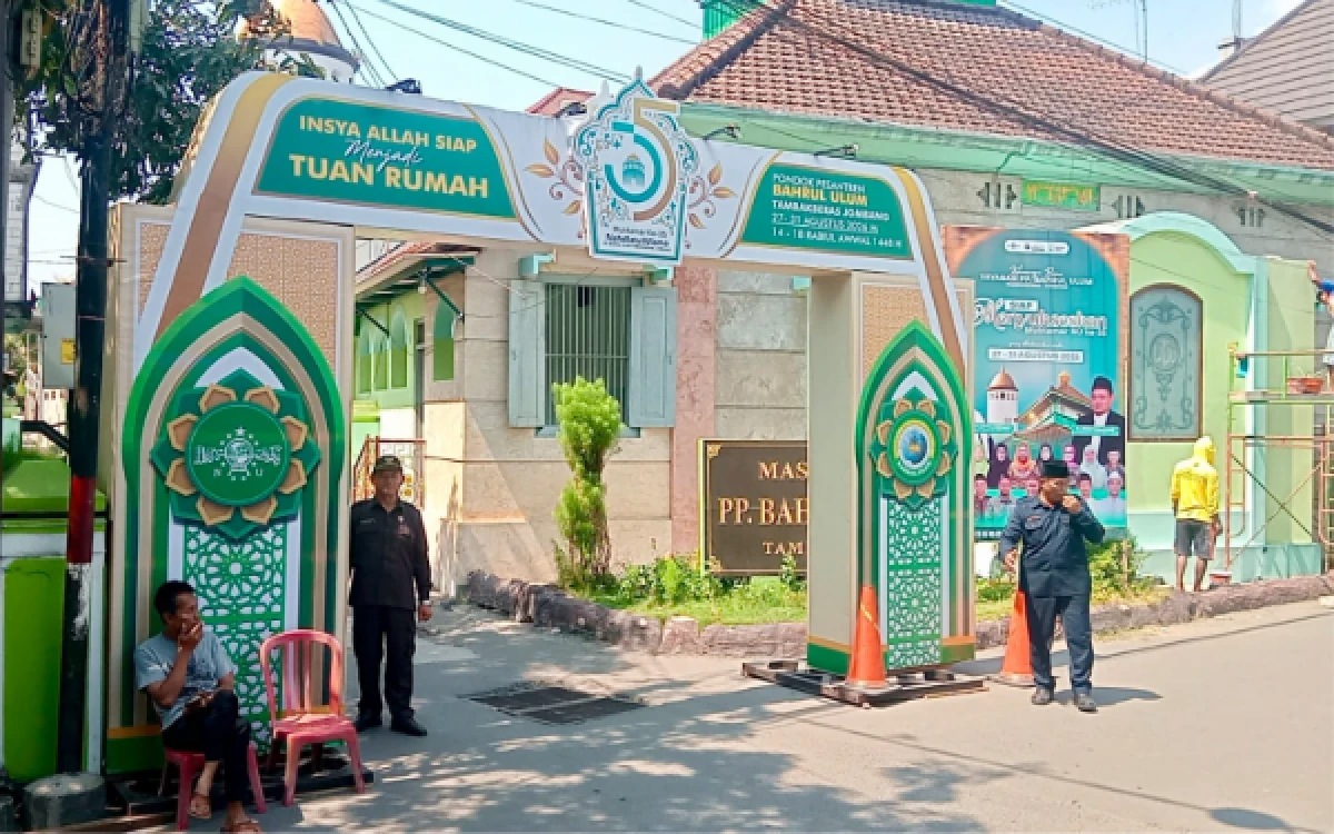 Thumbnail Berita - Jelang Muktamar Ke-35 NU di Tambakberas, Pemkab Jombang Bongkar Dua Ruko untuk Perluas Akses Masuk
