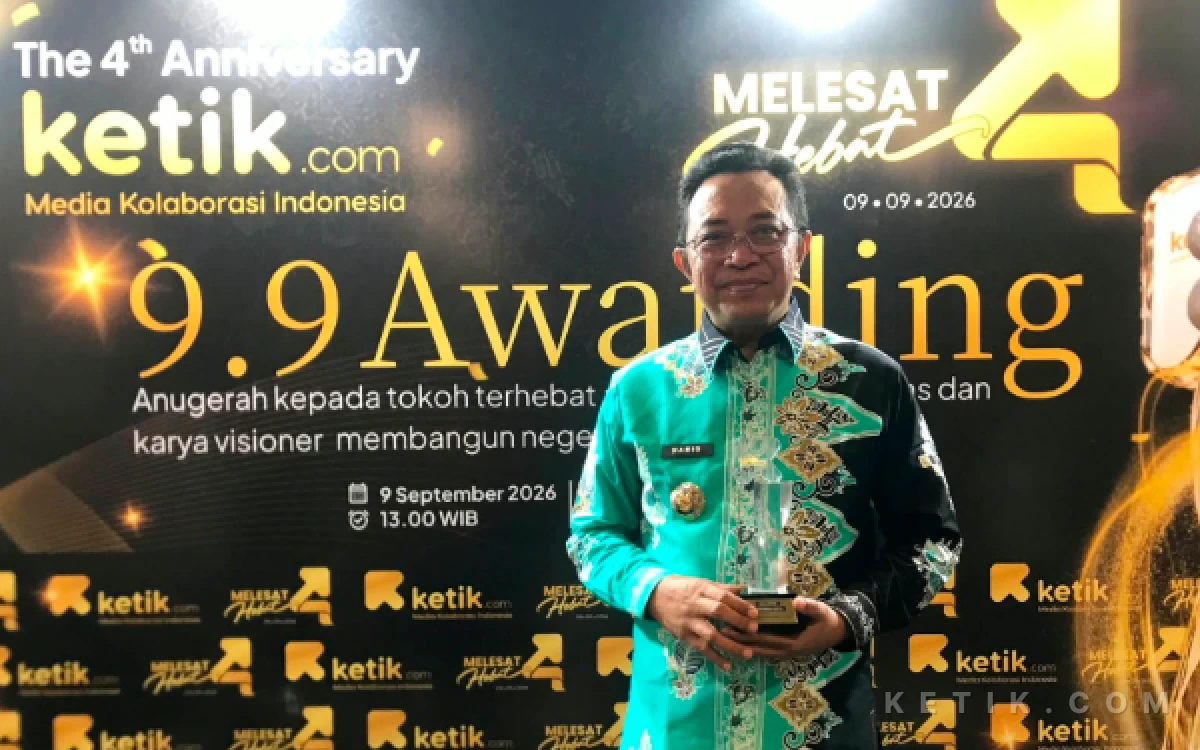 Thumbnail Berita - HUT ke-4 Ketik.com, Bupati Bondowoso Abdul Hamid Wahid Raih Award sebagai Akselerator Transformasi Digital