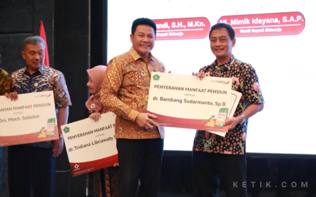 Thumbnail Berita - ASN Pemkab Sidoarjo Pensiun Dihormati, Diskon PBB 75 Persen