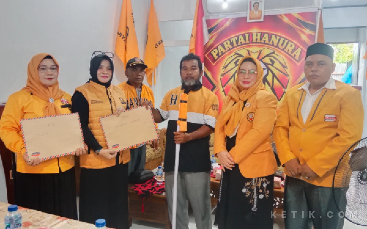 Thumbnail Berita - Hanura Simeulue Serahkan SK dan Atribut kepada Seluruh PAC, Dirangkai Santunan Anak Yatim