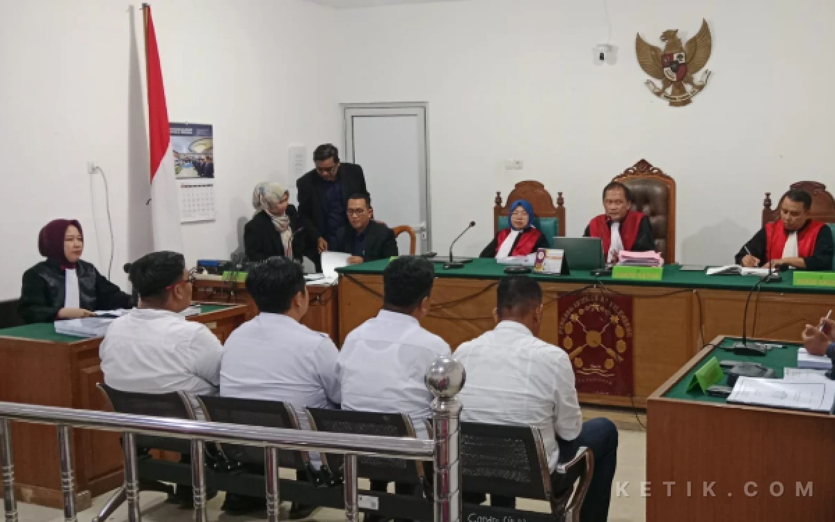 Thumbnail Berita - Eks Ketua KONI Lahat Dituntut 3,5 Tahun Penjara, Jaksa Ungkap Modus Cashback Cabor
