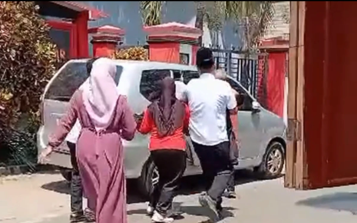 Thumbnail Berita - Siswa SLB Blitar Tumbang Usai Santap MBG, Sekolah Sempat Diminta Hentikan Konsumsi