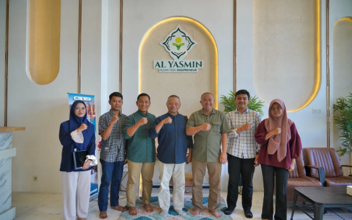 Thumbnail Berita - Al Yasmin Gandeng AKSI Training & Consulting, Hadirkan “Sekolah Keluarga Hebat” Perkuat Peran Orang Tua dan Santri
