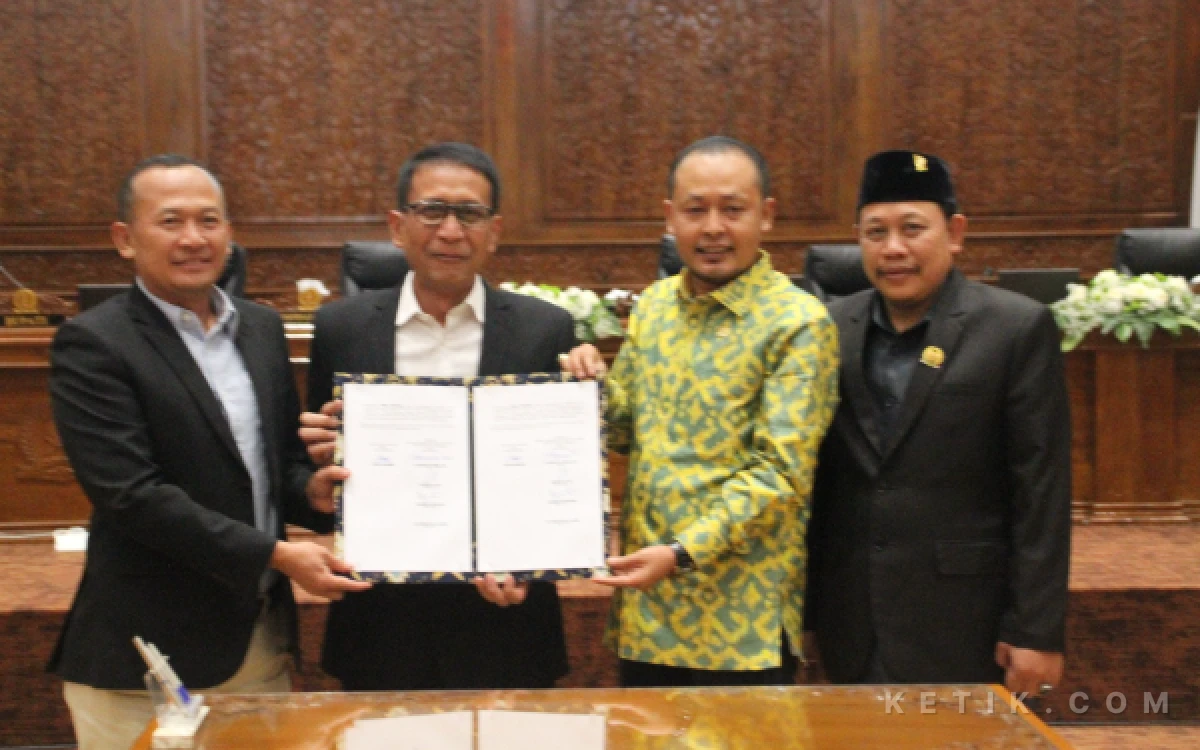 Thumbnail Berita - DPRD Bojonegoro Sahkan Dua Raperda Strategis, Bupati Setyo Wahono Minta Segera Diimplementasikan