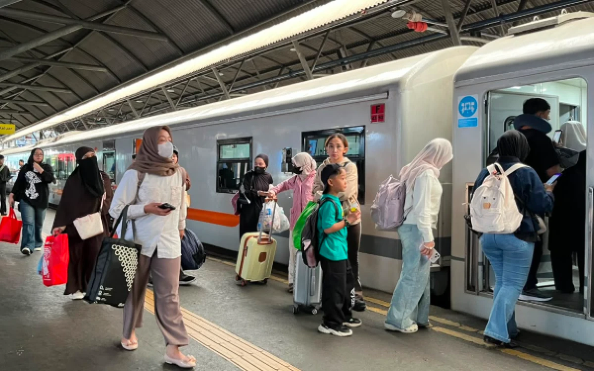 Thumbnail Berita - Hari Terakhir Libur Sekolah, KAI Daop 8 Surabaya Layani 39.320 Pelanggan