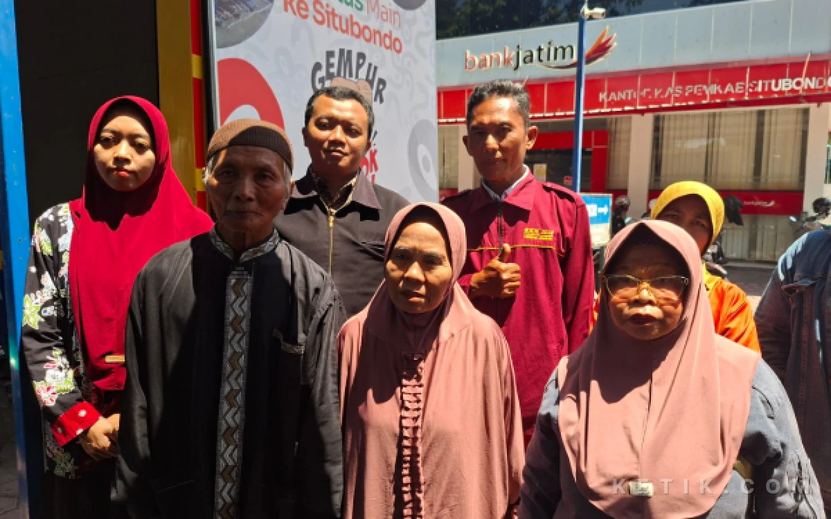 Thumbnail Berita - Bupati Mas Rio Tunaikan Janji! Korban Kebakaran Situbondo Dapat Bantuan Pemkab hingga Rp15 Juta
