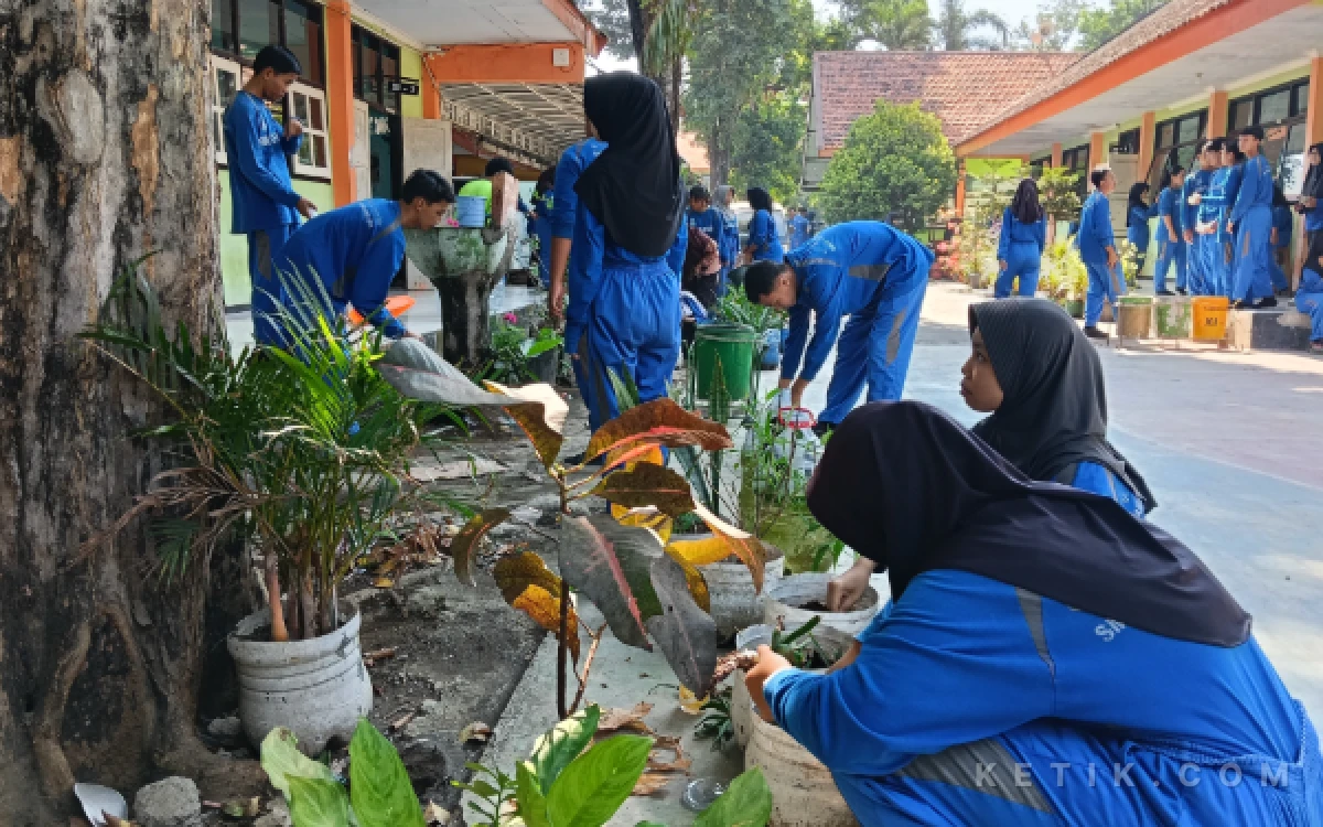 Thumbnail Berita - Tiga Gerakan Satu Semangat, SMAGONTA Bangun Generasi Beriman, Berkarakter, dan Peduli Lingkungan