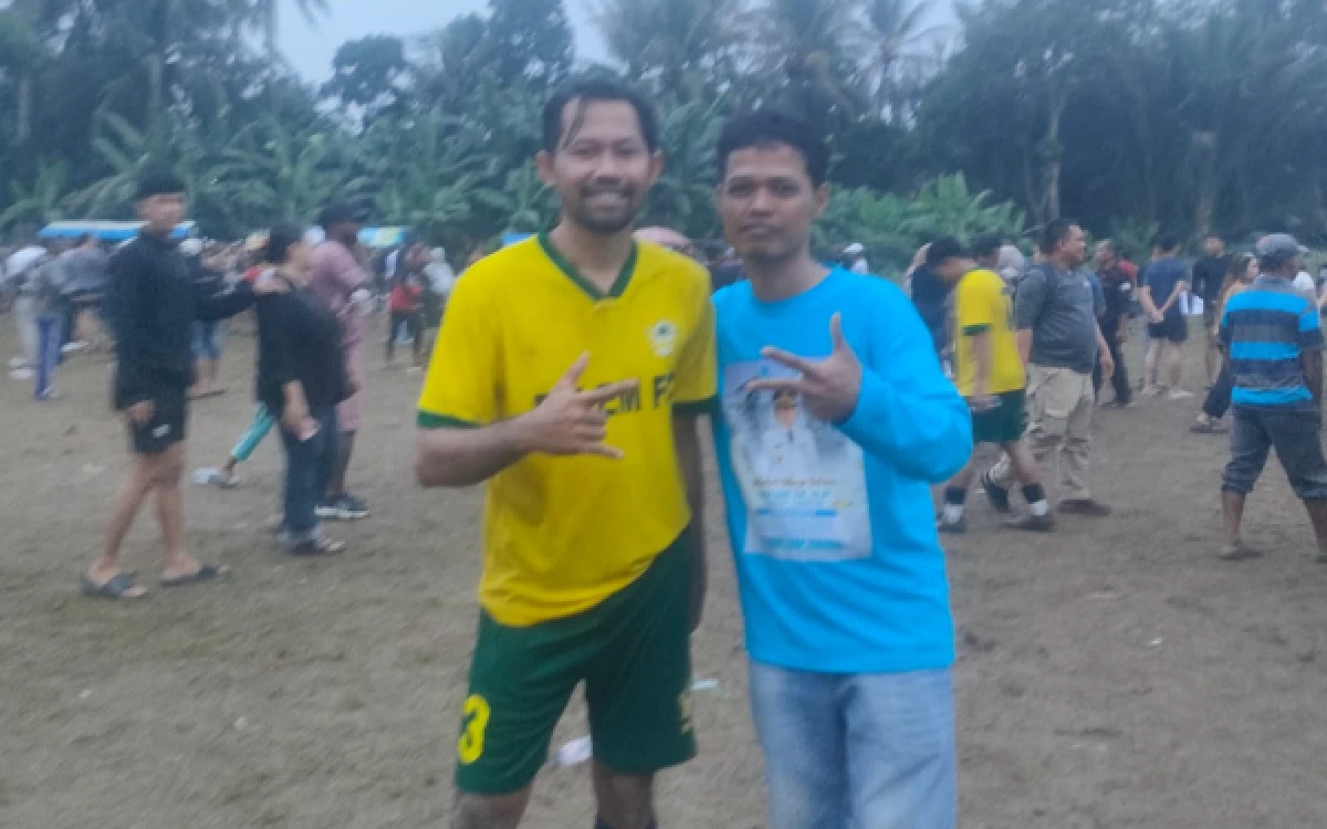 Thumbnail Berita - Guru Olahraga Asal Lebak Bawa Bojong Leles Juara Turnamen Sepak Bola Antarkampung