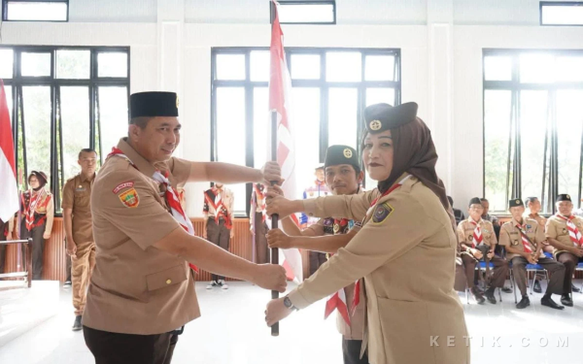 Thumbnail Berita - Bawa Nama Sumsel ke Jamnas XII, Wako Lepas 85 Pramuka ke Jakarta