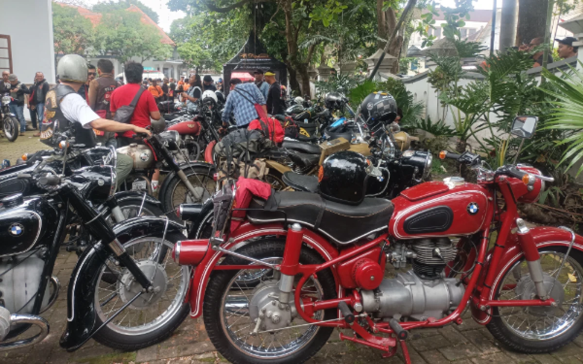 Thumbnail Berita - Jawara International Classic Bike Rally Digelar Perdana, 500 Motor Antik Berkumpul di Kota Malang