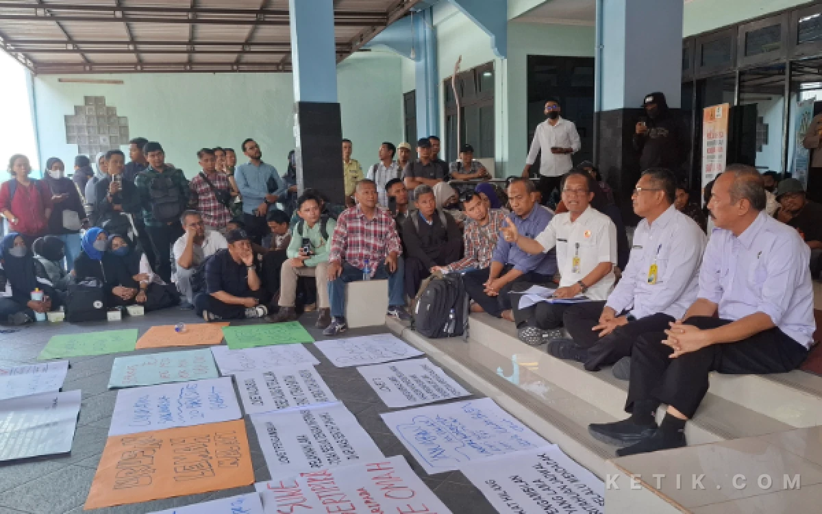 Thumbnail Berita - Buktikan Ancaman, Ratusan Massa Geruduk Kantor BPN Sleman