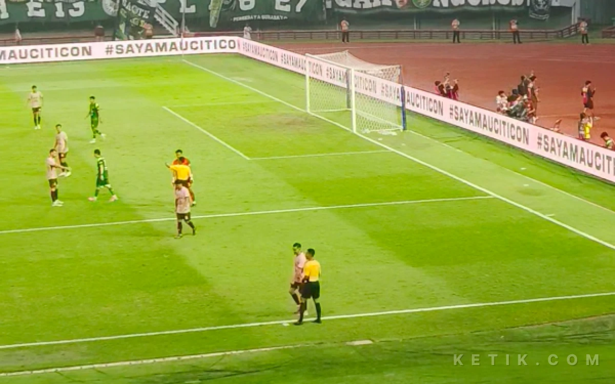 Thumbnail Berita - Persebaya Tekuk Persik 5-0, Target Papan Atas Bernardo Tavares Tercapai!