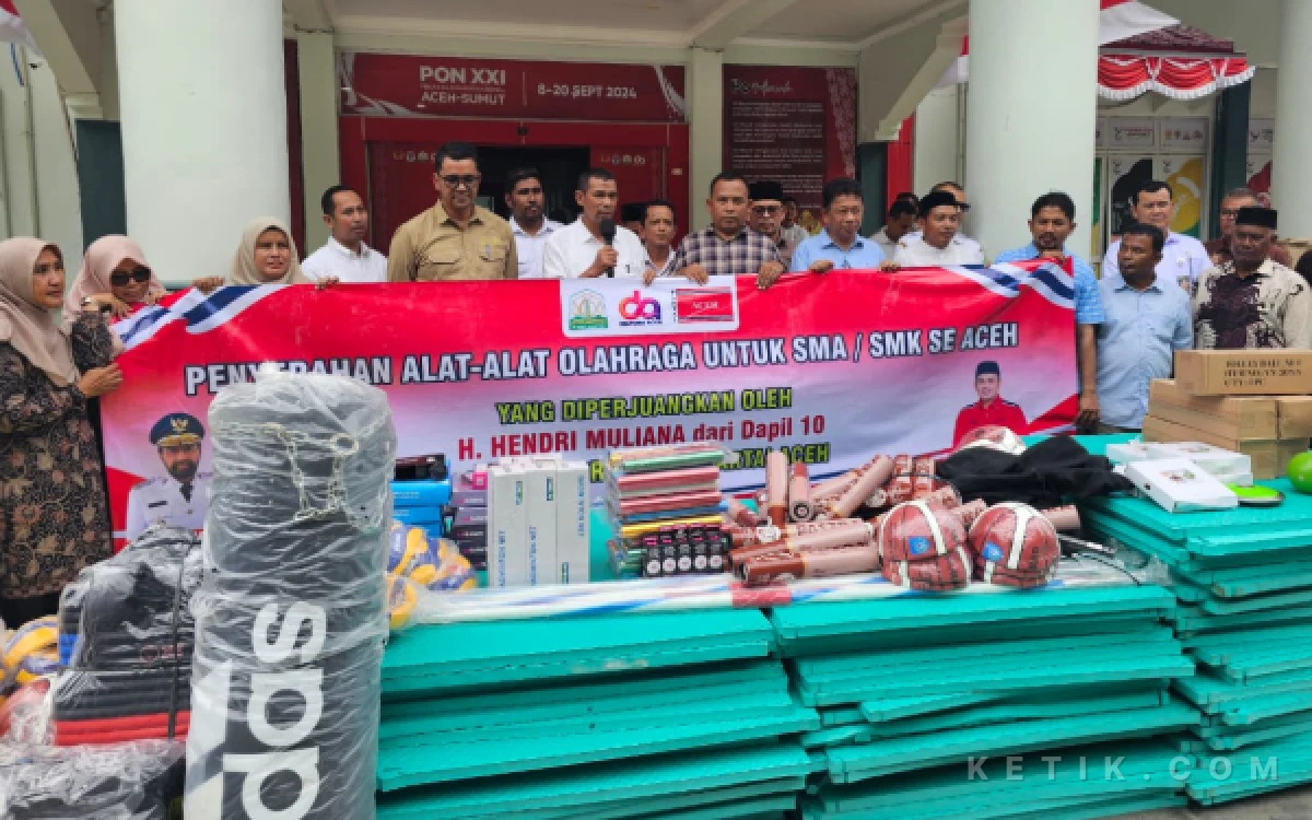 Thumbnail Berita - DPRA Hendri Muliana Bantu Peralatan Olahraga untuk SMA/SMK Se-Aceh