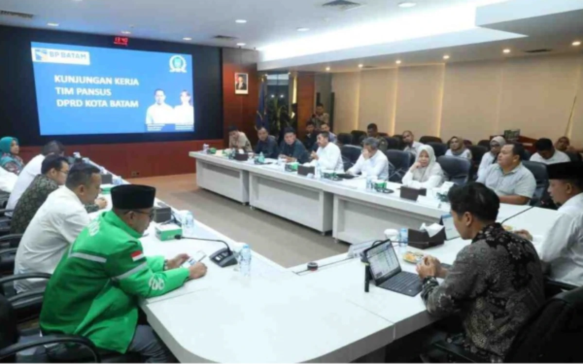 Thumbnail Berita - Pansus DPRD Kota Batam Perkuat Sinergi dengan BP Batam Bahas Ranperda Pengelolaan Sampah