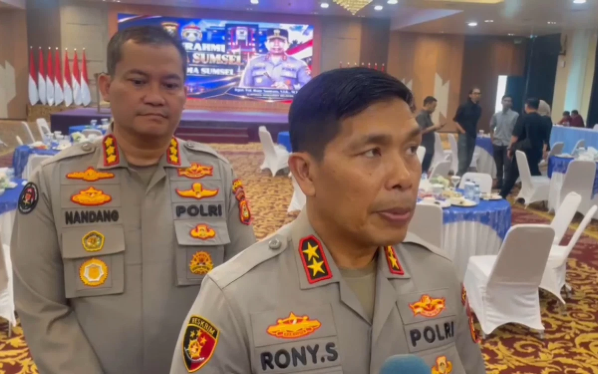 Foto Kapolda Sumsel Irjen Pol Rony Samtana saat diwawancarai l, di Mapolda Sumsel, Kamis 22 Oktober 2026, (Foto : Yola/Ketik.com)
